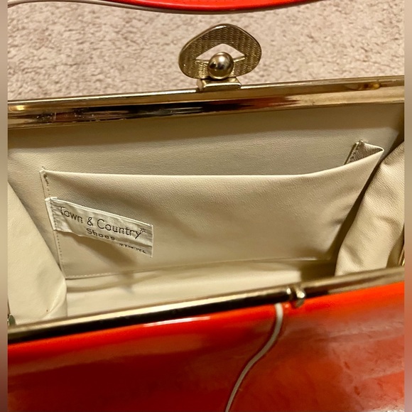1960's Vintage Orange Patent Frame Purse - Picture 5 of 11